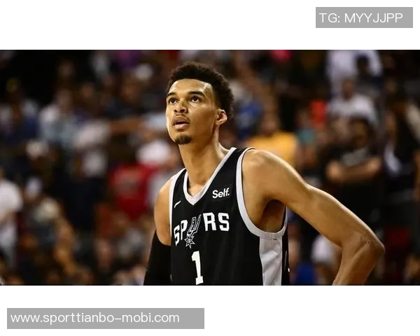 文班亚马轻松破解魔术技巧让观众惊叹不已真相竟如此简单 文班亚马轻松破解魔术技巧让观众惊叹不已真相竟如此简单