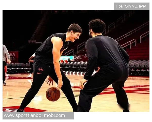 申京亚当斯谢泼德同场表现出色KD下场时球队进攻效率飙升至1225 申京亚当斯谢泼德同场表现出色KD下场时球队进攻效率飙升至1225